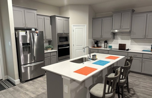 Midlothian House | Almost Brand New 3-bed house in Midlothian with AC and a beautiful outdoor BBQ!