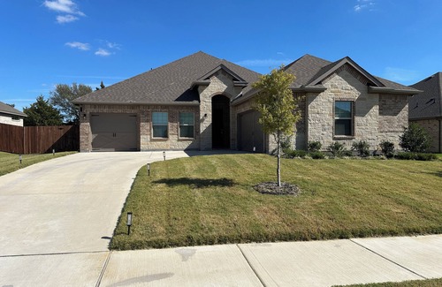 Midlothian House | Almost Brand New 3-bed house in Midlothian with AC and a beautiful outdoor BBQ!