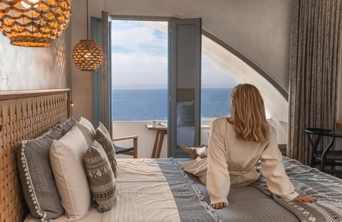 Kamari Hotel | Almyra Oia Suites