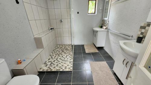 White River Apartment | Aloe Arbour Self-catering cottages