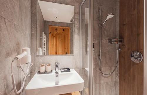 Trins Hotel | Alpen Gasthof Apartments Hohe Burg
