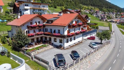 Trins Hotel | Alpen Gasthof Apartments Hohe Burg