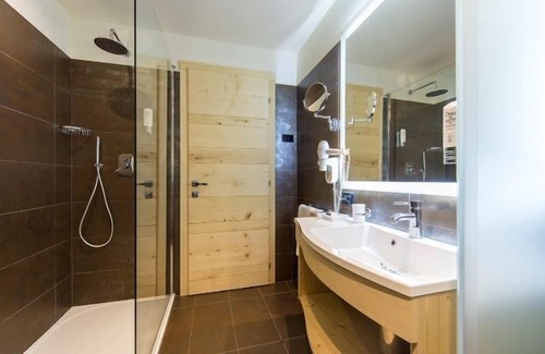 Dimaro Hotel | AlpHoliday Dolomiti Wellness