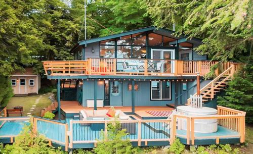 Bala Ski Chalet | Alpine Lake House - Waterfront on Lake Muskoka