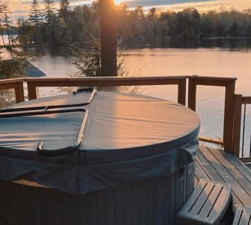 Bala Ski Chalet | Alpine Lake House - Waterfront on Lake Muskoka