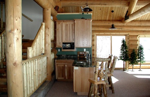 Alton Cabin | Alton Lodge/Spacious Log Home on beautiful, quiet 20 acres with large Kitchen
