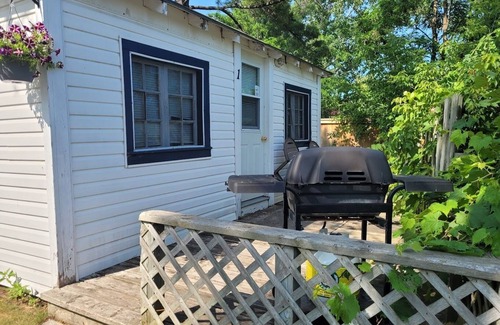 Wasaga Beach Cottage | Alton Lodges