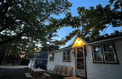 Wasaga Beach Cottage | Alton Lodges