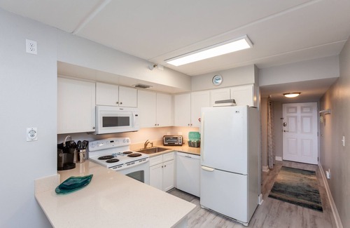 Jacksonville Beach Condo | AMAZING 5⭐ TOP-floor Beachdrifter Oceanfront w wrap balcony + 2/2 w elevator