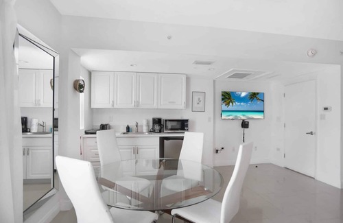 City Center Hotel | Amazing Beach Staycation, Gorgeous Ambience! 3 Classy Units, Near Ocean Drive
