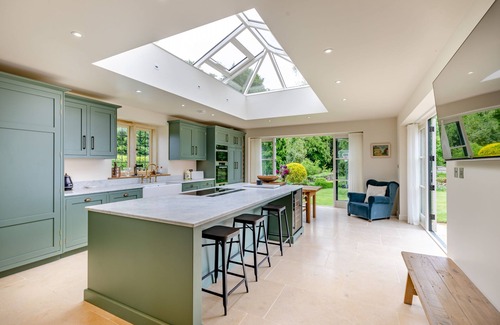 Brimpsfield Cottage | Amazing collection of properties with a swimming pool and hot tub - Keepers Lodge