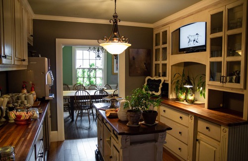 Williamsburg House | Amazing Colonial Home a Heart Beat from Colonial Williamsburg & William & Mary