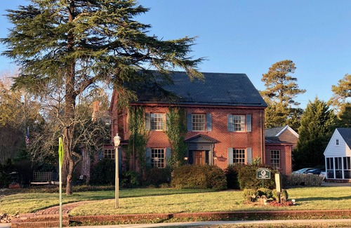 Williamsburg House | Amazing Colonial Home a Heart Beat from Colonial Williamsburg & William & Mary
