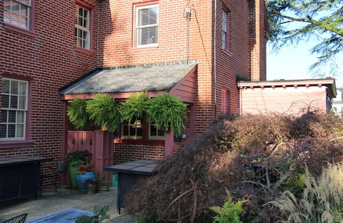Williamsburg House | Amazing Colonial Home a Heart Beat from Colonial Williamsburg & William & Mary