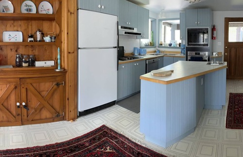 Trent Lakes Cottage | *Amazing deal for the season*nCozy and spacious cottage w/private lake & dock