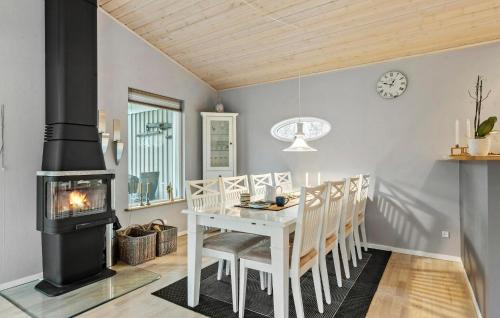 Sundstrup House | Amazing Home In Højslev With Sauna