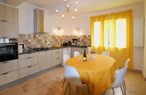 Lagnes House | Amazing home in Lagnes