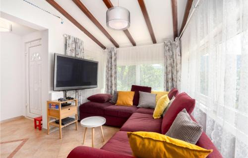 Zvecanje House | Amazing Home In Zvecanjegata