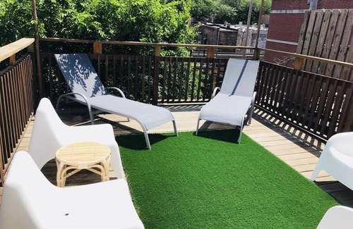 Sheffield Neighbors House | Amazing Lincoln Park Rowhouse - Perfect for Groups, Reunions and Cubs Games!