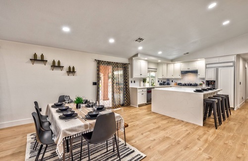 Enterprise House | Amazing Modern House! Big Backyard Big pool 5 Bedrooms 2 Masters 3 Bathrooms