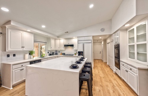 Enterprise House | Amazing Modern House! Big Backyard Big pool 5 Bedrooms 2 Masters 3 Bathrooms