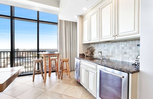 Orange Beach Condo | Amazing Penthouse living~Upscale~Luxury~Corner unit~BEST Views~Private balcony!