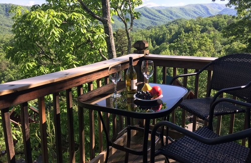 Gatlinburg - Pigeon Forge Cabin | Amazing View! Great Local-A Little Romance -Hot Tub/Pool Table/Jacuzzi