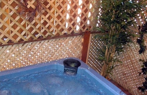 Gatlinburg - Pigeon Forge Cabin | Amazing View! Great Local-A Little Romance -Hot Tub/Pool Table/Jacuzzi