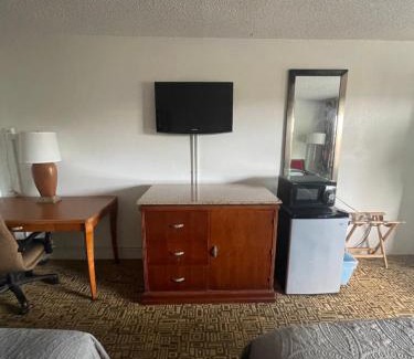 Historic Downtown Kissimmee Hotel | Ambassador Inn