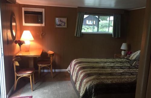 Lake George Hotel | Amber Lantern Motel