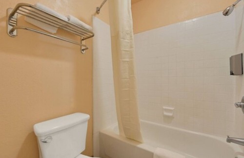 Yuba City Hotel | America's Deluxe Inn