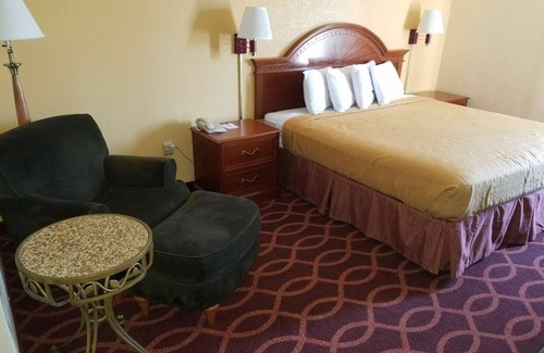 Evansville Hotel | American Inn Evansville