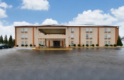 Evansville Hotel | American Inn Evansville