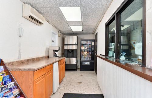 Port Jefferson Station Hotel | Americas Best Value Inn - Port Jefferson Station - Long Island -New York - 11776