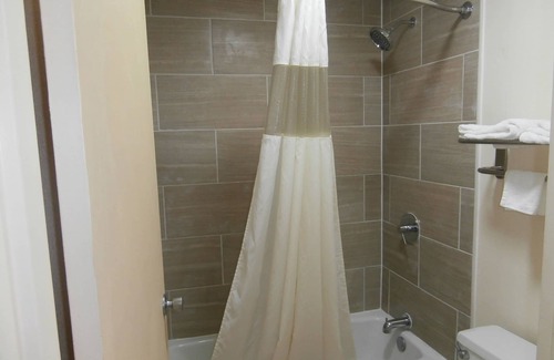 Newnan Hotel | Americas Best Value Inn Newnan