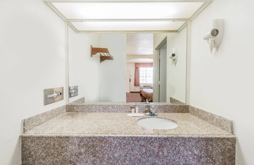 Fort Worth Hotel | Americas Best Value Inn & Suites Ft. Worth S