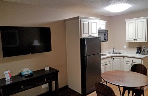 Bismarck Hotel | Americas Best Value Inn & Suites Bismarck