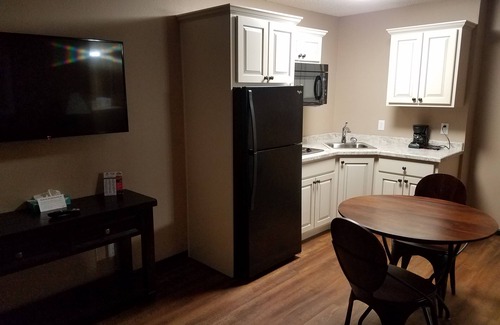 Bismarck Hotel | Americas Best Value Inn & Suites Bismarck