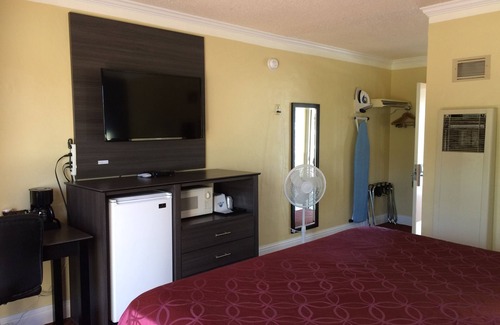 Munras Avenue Hotel | Americas Best Value Presidents Inn on Munras