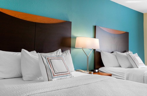 St. Cloud Hotel | AmericInn by Wyndham St. Cloud MN Shopping Area