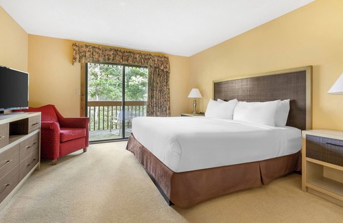 Sapphire Resort | An Adventure Awaits! 3 Pools, Jacuzzi and Sauna, Free Parking
