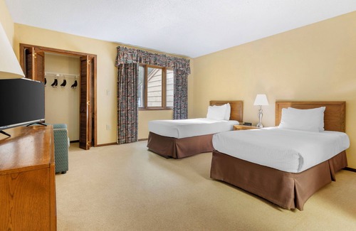 Sapphire Resort | An Adventure Awaits! 3 Pools, Jacuzzi and Sauna, Free Parking