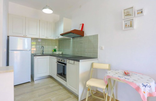 Katavolos Apartment | Anda Studio: Cozy Apt, close to Beach, WiFi, A/C