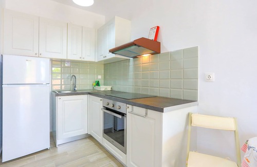 Katavolos Apartment | Anda Studio: Cozy Apt, close to Beach, WiFi, A/C