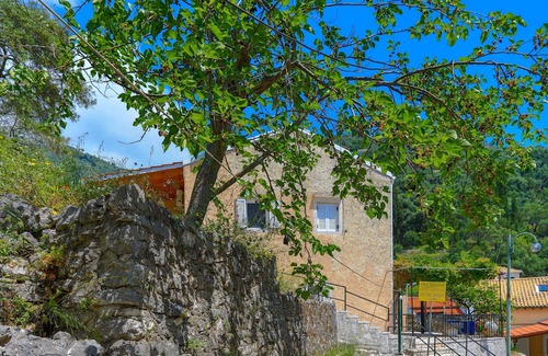 Katavolos Apartment | Anda Studio: Cozy Apt, close to Beach, WiFi, A/C