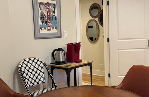 Andersonville Apartment | Andersonville 2BR Garden Apt, Parking + Steps to Transit & Shops