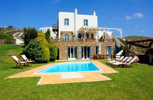 Kato Fellos Villa | Andros: Luxurious Villa With Private Swimming Pool