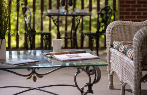 Eureka Springs Historic District Hotel | Angel at Rose Hall