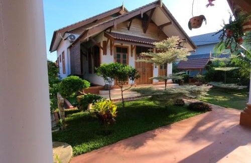 Dungun Ski Chalet | Anjung Nor Muslim Homestay