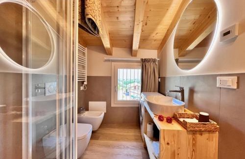 Crociale House | Antica corte - Attico & Lake view